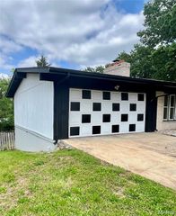 7707 Springdale Drive, Normandy, MO 63121