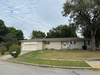 1142 N Hickory Avenue, Broken Arrow, OK 74012