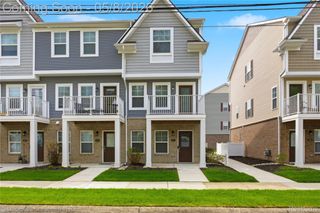 402 Jeff Keeton Drive, Hazel Park, MI 48030