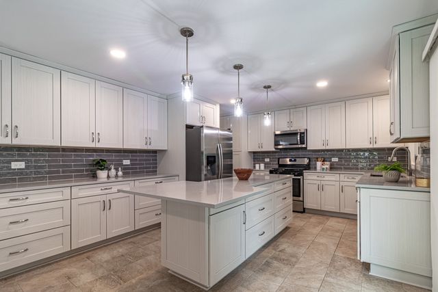 73 Shelby Court, Vernon Hills, IL 60061