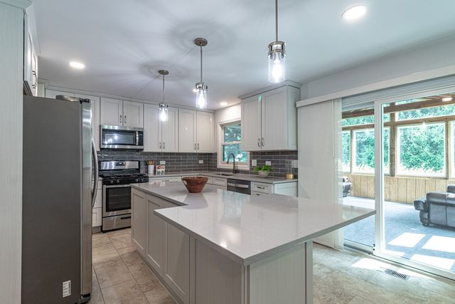 73 Shelby Court, Vernon Hills, IL 60061