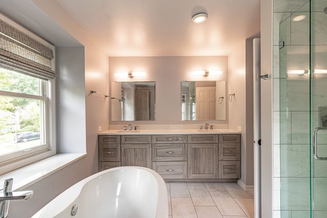 73 Shelby Court, Vernon Hills, IL 60061