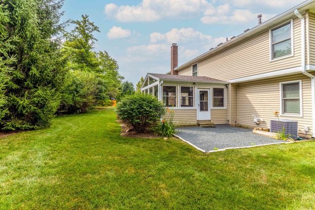 73 Shelby Court, Vernon Hills, IL 60061