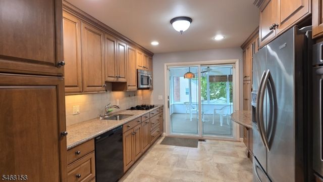 5 Cedar St, Hillsdale Boro, NJ 07642