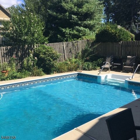 5 Cedar St, Hillsdale Boro, NJ 07642