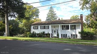 5 Cedar St, Hillsdale Boro, NJ 07642