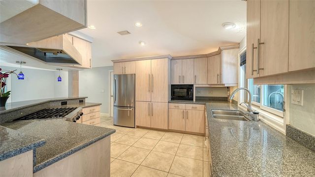 3424 TANGLEWOOD DRIVE, Sarasota, FL 34239