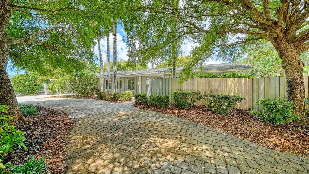 3424 TANGLEWOOD DRIVE, Sarasota, FL 34239