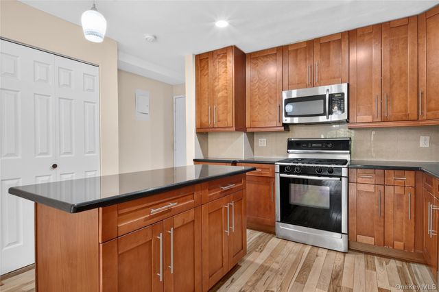 12-32 Diane Place 204L, Bayside, NY 11360