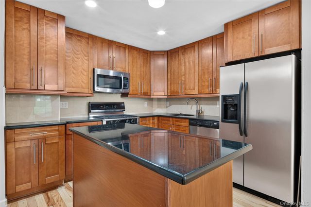 12-32 Diane Place 204L, Bayside, NY 11360