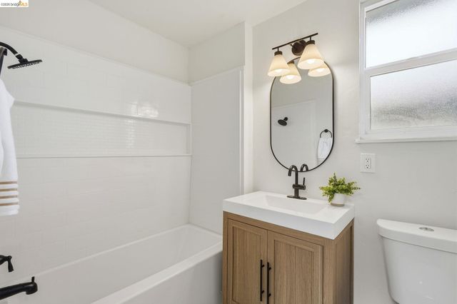 800 Payne Dr, Richmond, CA 94806