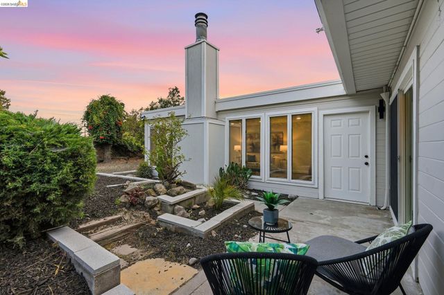 800 Payne Dr, Richmond, CA 94806