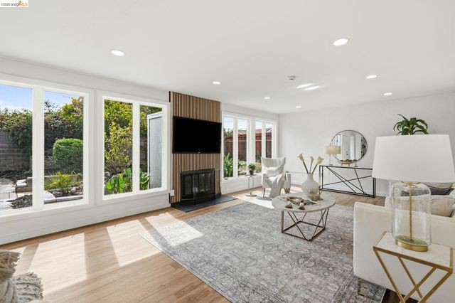 800 Payne Dr, Richmond, CA 94806