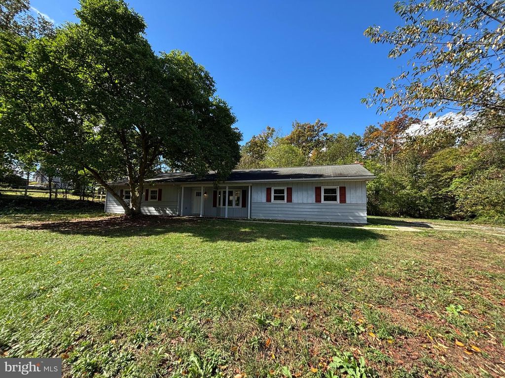Image 2 of property listing at 3571 EDENVILLE RD, Chambersburg, PA 17202