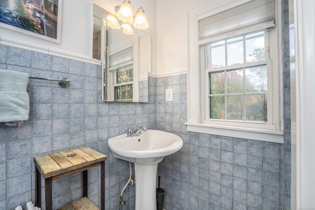 1993 Albany Avenue, West Hartford, CT 06117