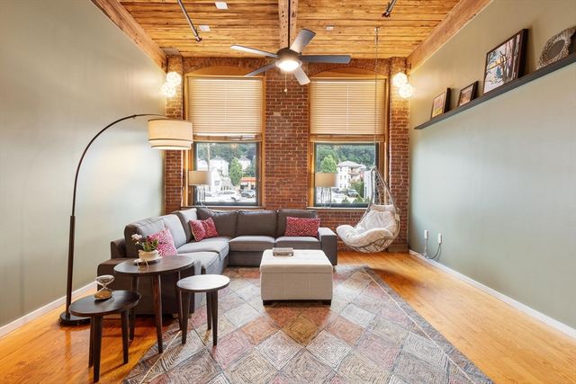 1 Envelope Ter 107, Worcester, MA 01604