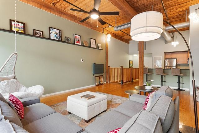 1 Envelope Ter 107, Worcester, MA 01604