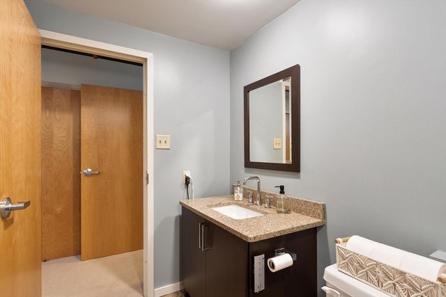 1 Envelope Ter 107, Worcester, MA 01604