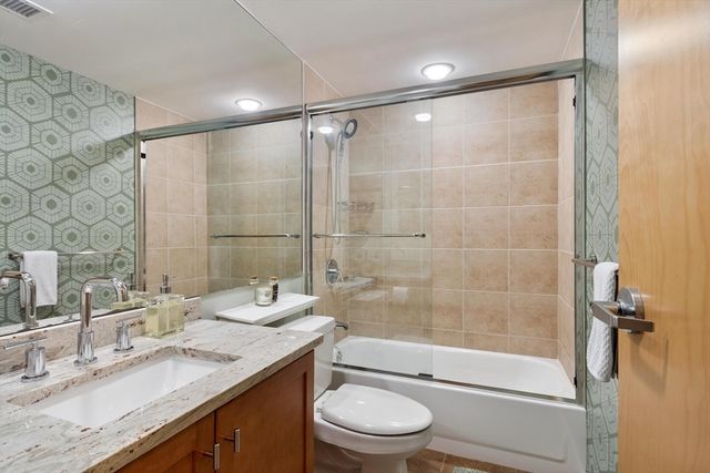 1 Envelope Ter 107, Worcester, MA 01604