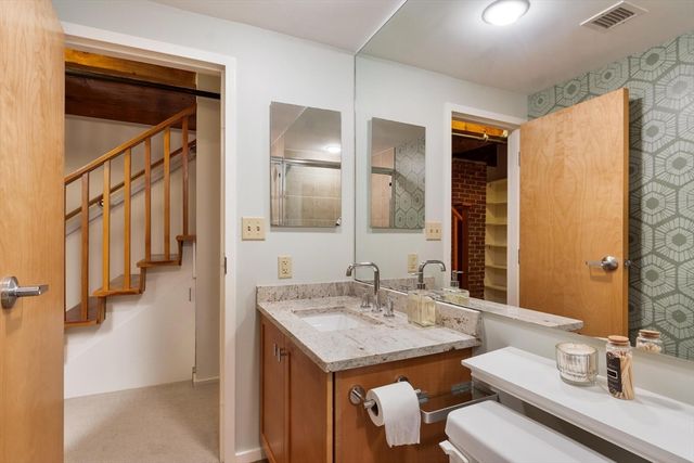 1 Envelope Ter 107, Worcester, MA 01604