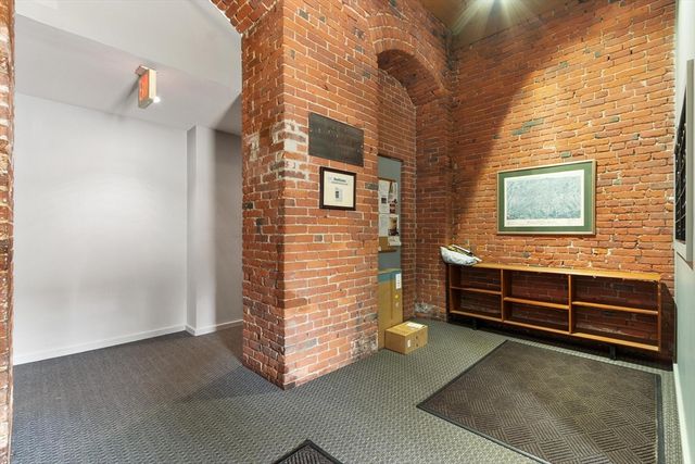 1 Envelope Ter 107, Worcester, MA 01604
