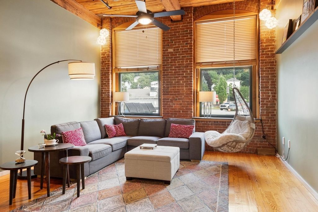 1 Envelope Ter 107, Worcester, MA 01604