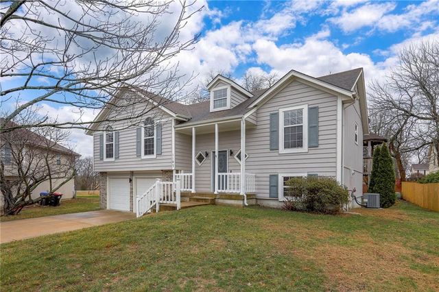 1105 Huntington Lane, Greenwood, MO 64034