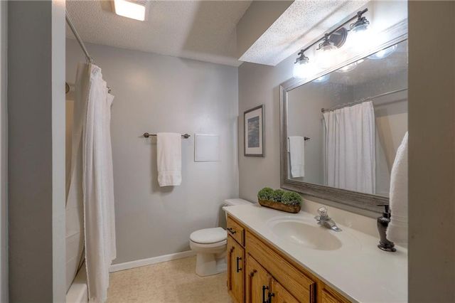 1105 Huntington Lane, Greenwood, MO 64034