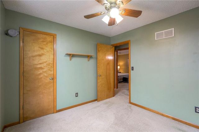 1105 Huntington Lane, Greenwood, MO 64034