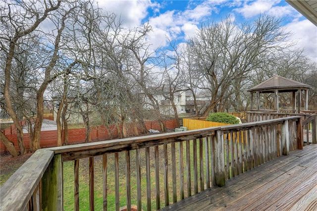 1105 Huntington Lane, Greenwood, MO 64034