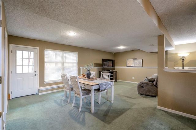 1105 Huntington Lane, Greenwood, MO 64034