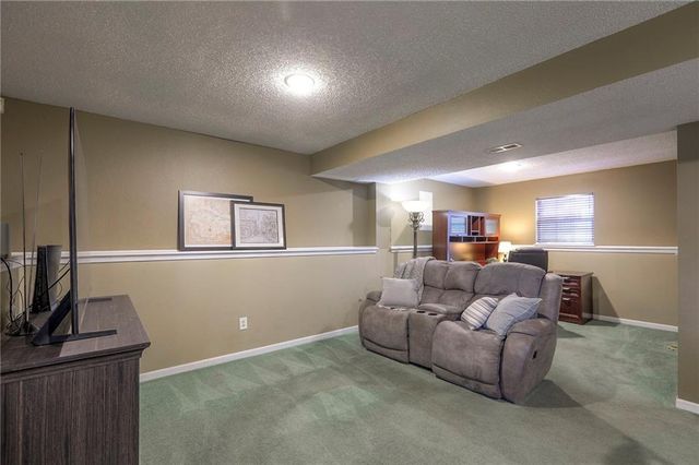 1105 Huntington Lane, Greenwood, MO 64034