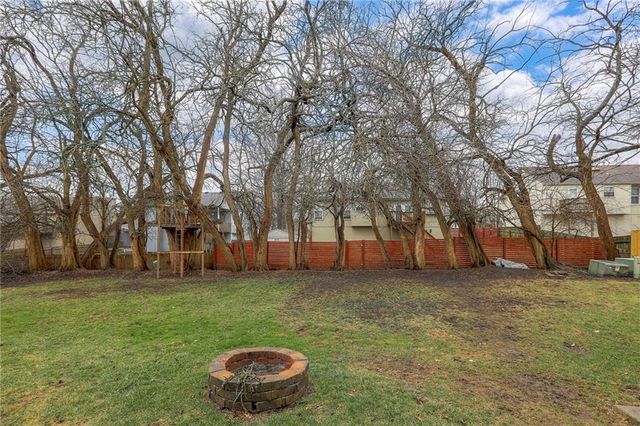 1105 Huntington Lane, Greenwood, MO 64034