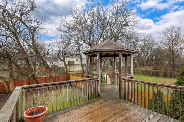 1105 Huntington Lane, Greenwood, MO 64034