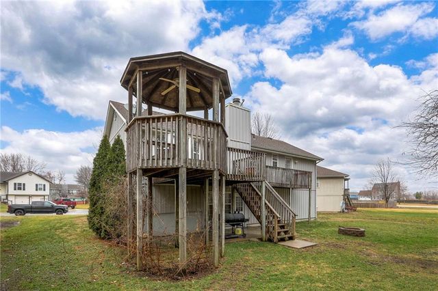 1105 Huntington Lane, Greenwood, MO 64034