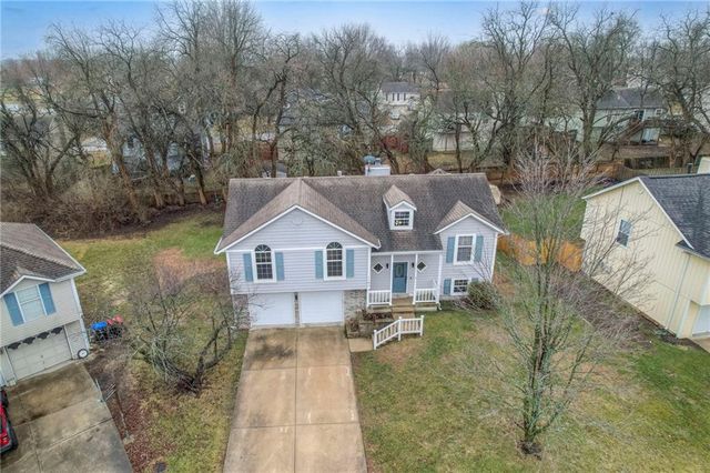 1105 Huntington Lane, Greenwood, MO 64034