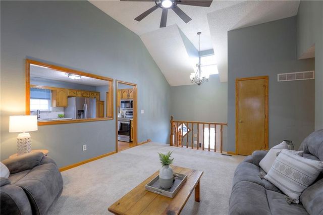 1105 Huntington Lane, Greenwood, MO 64034