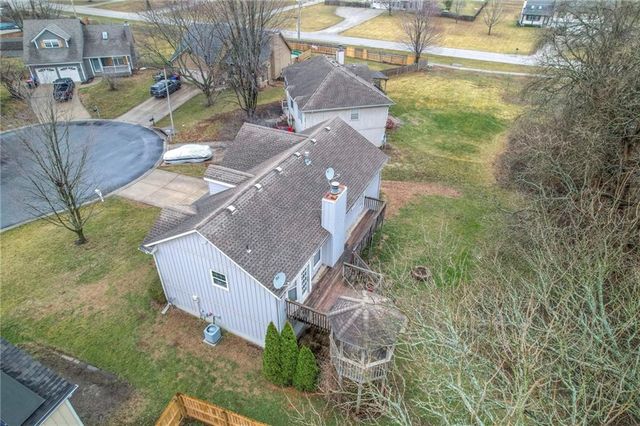 1105 Huntington Lane, Greenwood, MO 64034