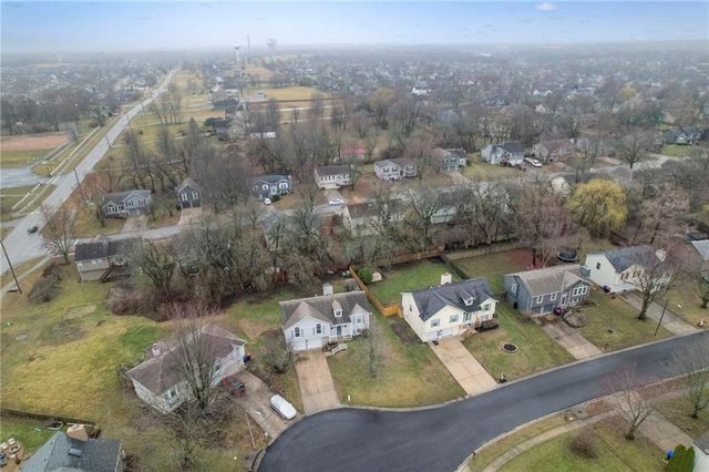 1105 Huntington Lane, Greenwood, MO 64034