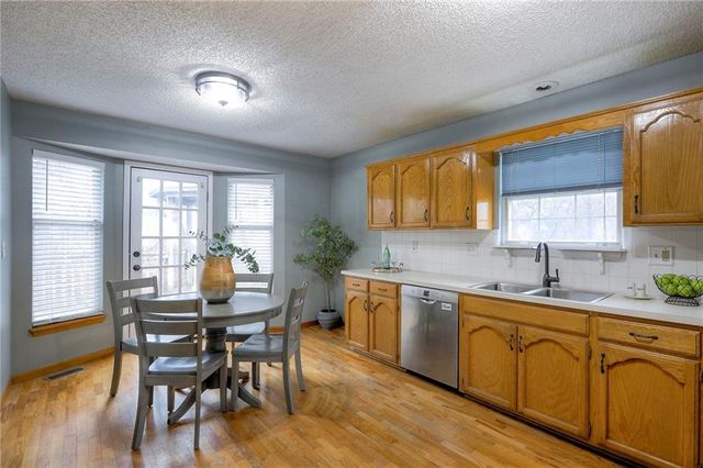 1105 Huntington Lane, Greenwood, MO 64034