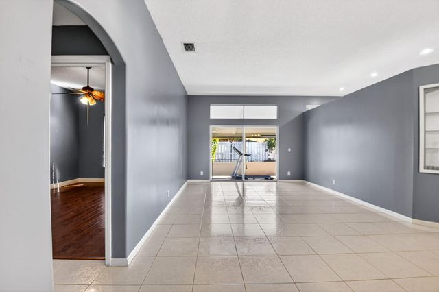 6778 Las Colinas Street, Lake Worth, FL 33463