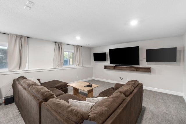 5825 N Millsboro Cir, Park City, KS 67219