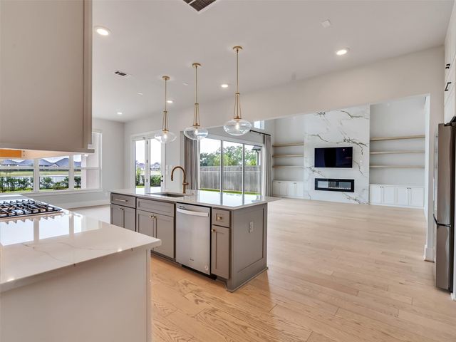 10322 Forest Lake Drive, Missouri City, TX 77459