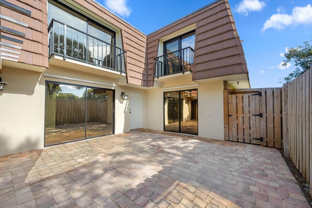 1907 19th Lane, Palm Beach Gardens, FL 33418