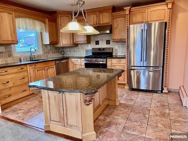 661 Clinton Place, Ridgefield, NJ 07657