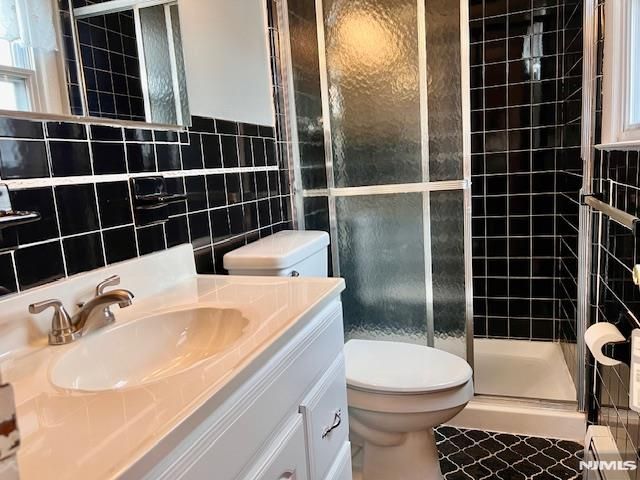 661 Clinton Place, Ridgefield, NJ 07657