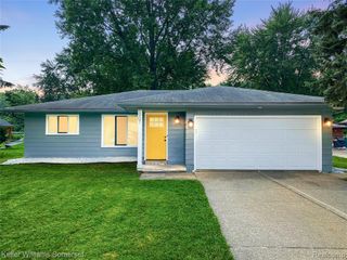 1907 Kirkton Drive, Troy, MI 48083