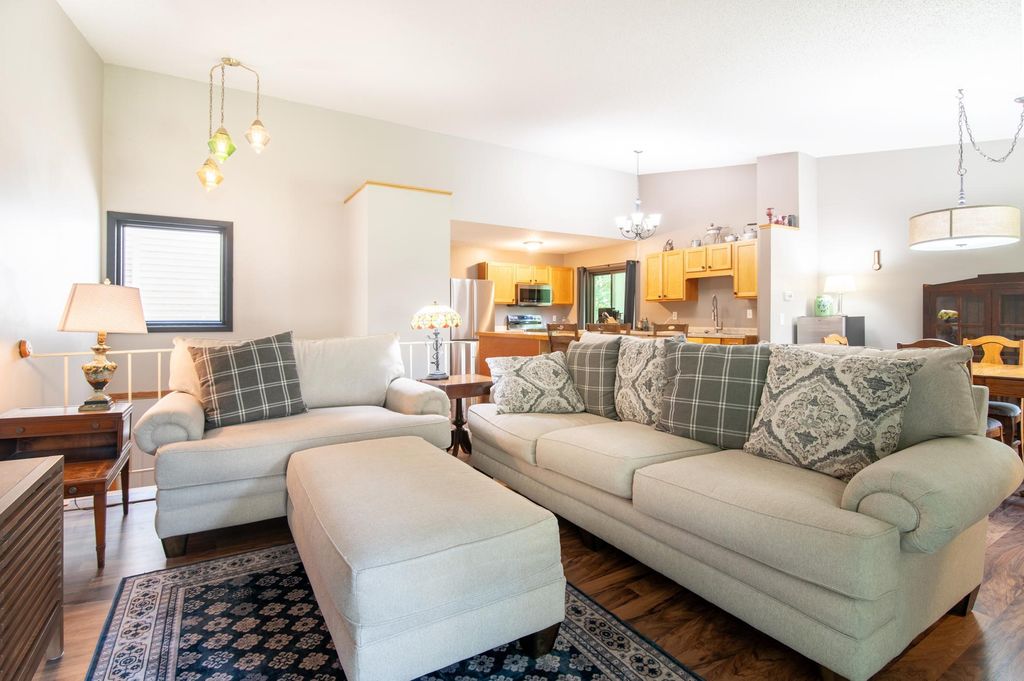 532 Pleasant Drive, Hastings, MN 55033 — photo 2