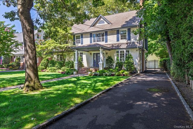 72 Broadway, Rockville Centre, NY 11570