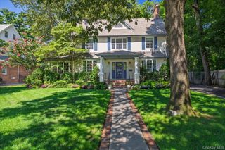 72 Broadway, Rockville Centre, NY 11570